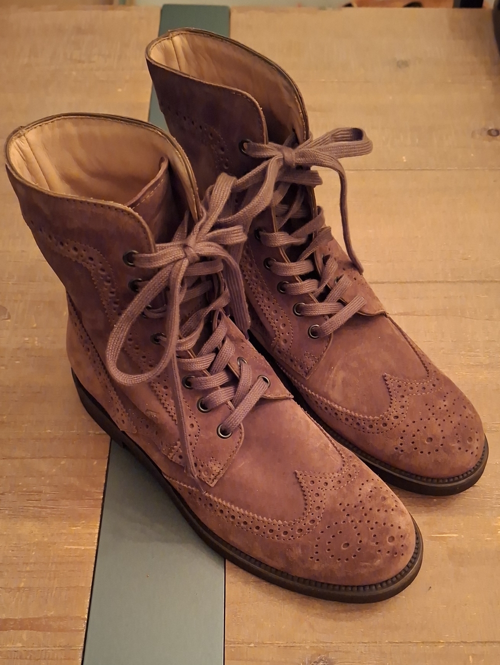 Tod's Luxury Tan Genuine Suede Lace-up Wing-tip Brogued Boots (Men's US 5)